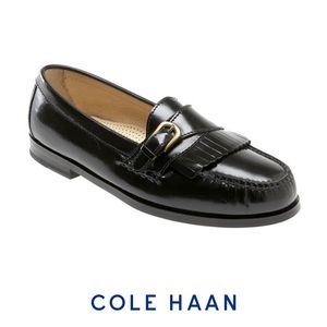 NWT Cole Haan Men’s Black Pinch Buckle shoes.Size 13D which is equivalent to 13M